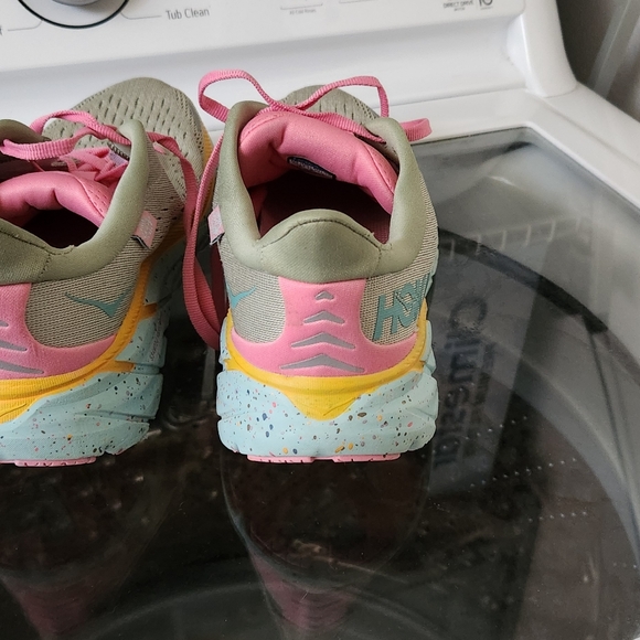 2 pairs of practically new HOKA - Picture 9 of 11